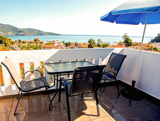 ΘΕΑ ΑΠΟ ΜΠΑΛΚΟΝΙ ΞΕΝΟΔΟΧΕΙΟΥ-ΦΩΤΟΓΡΑΦΙΕΣ