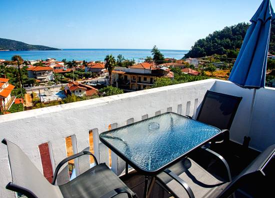 ΘΕΑ ΑΠΟ ΜΠΑΛΚΟΝΙ ΞΕΝΟΔΟΧΕΙΟΥ-ΦΩΤΟΓΡΑΦΙΕΣ